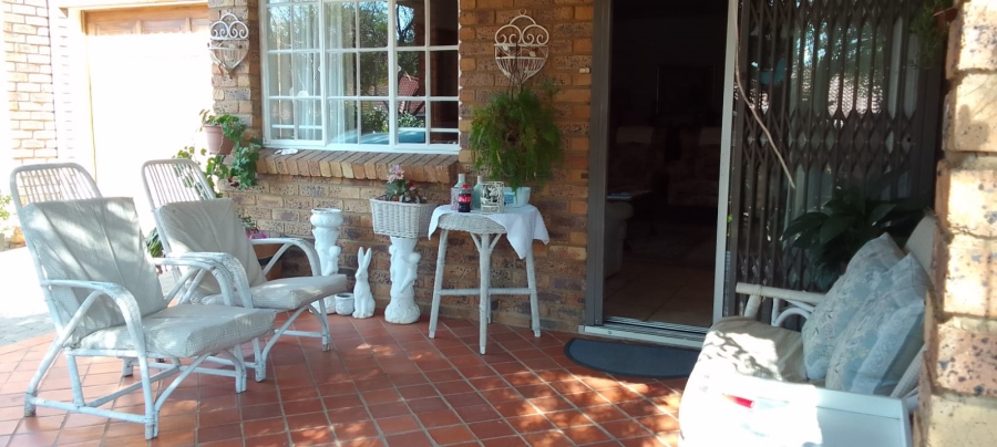 3 Bedroom Property for Sale in Safari Gardens North West